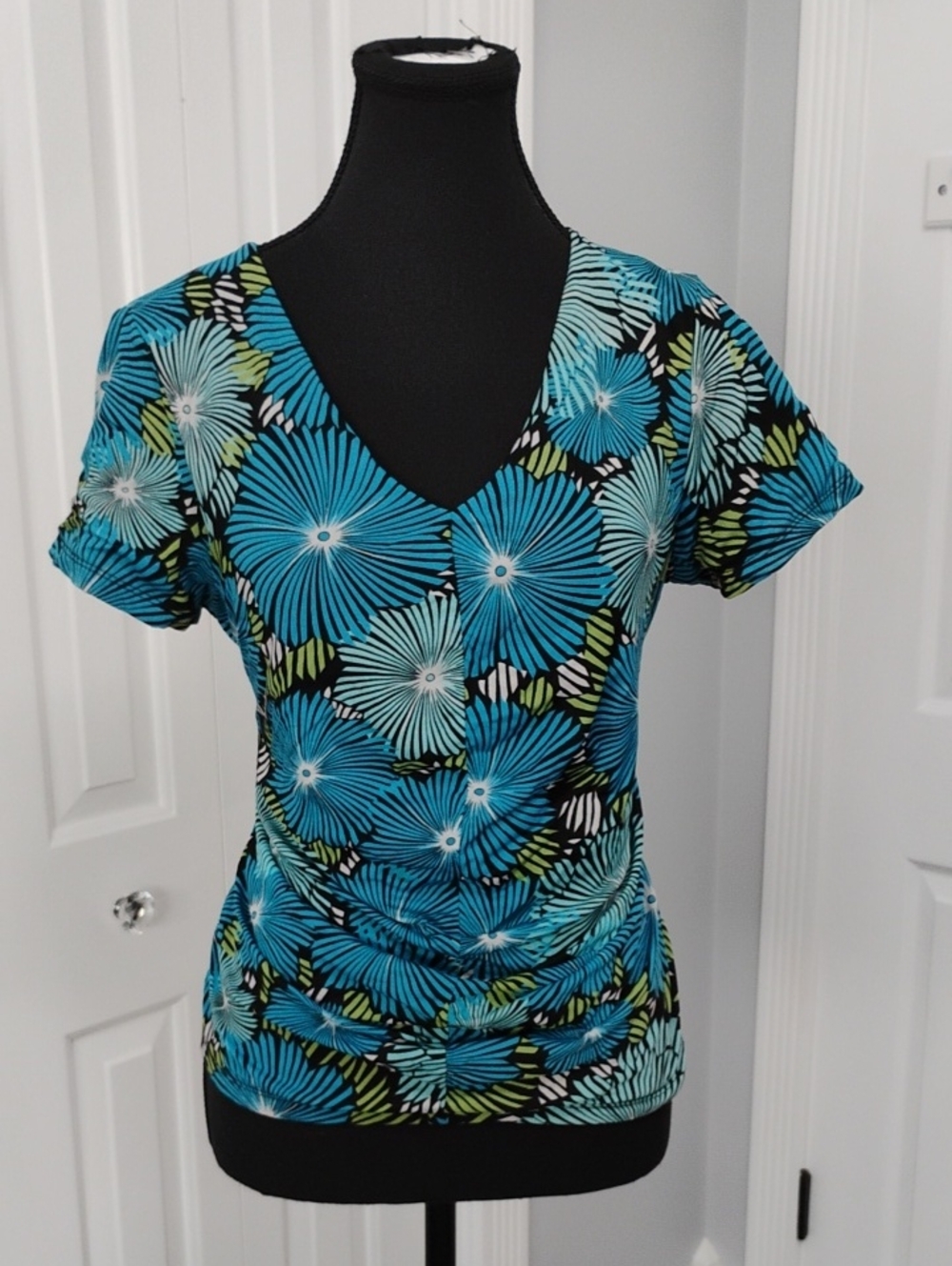 JM Collection Teal Floral Ruched V-Neck Short Sleeve Top